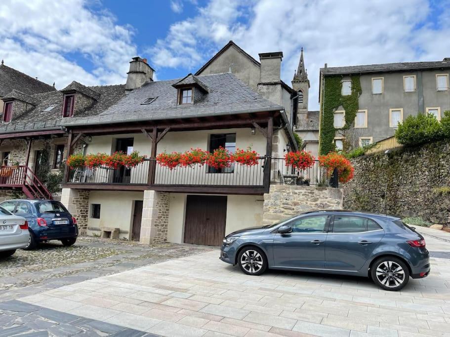 Maison En Pierre Sur Les Quais De La Dordogne Argentat Exterior foto
