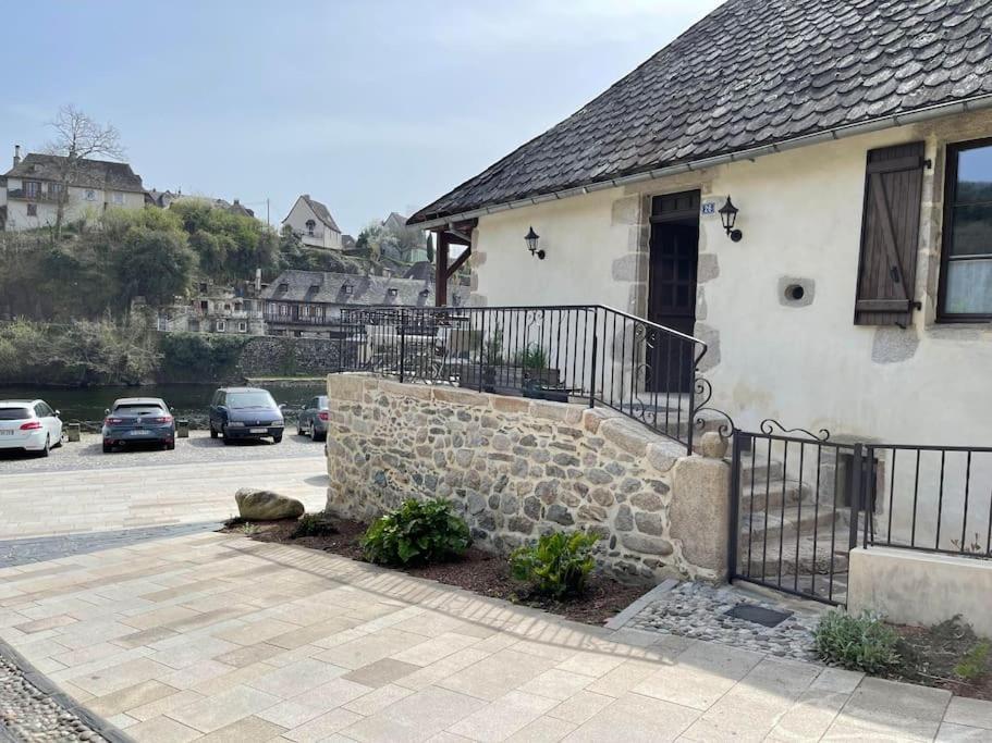 Maison En Pierre Sur Les Quais De La Dordogne Argentat Exterior foto