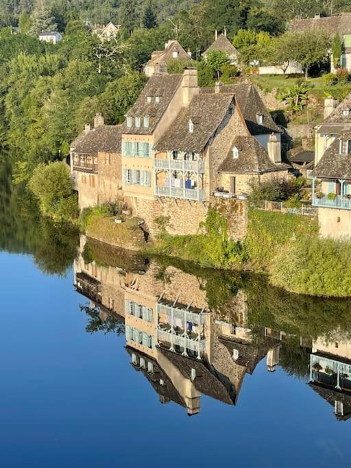 Maison En Pierre Sur Les Quais De La Dordogne Argentat Exterior foto